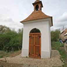 Kaplička se sochou svatého Jana Nepomuckého