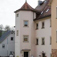 Ehemals Schloss, heute Doppelwohnhaus
