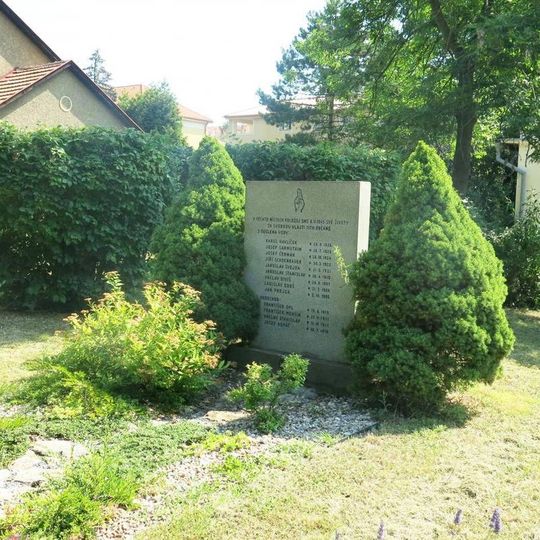 Pomník padlým v květnu 1945 v Květnové ulici v Odolena Vodě