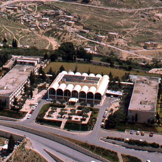 Seven Arches Hotel