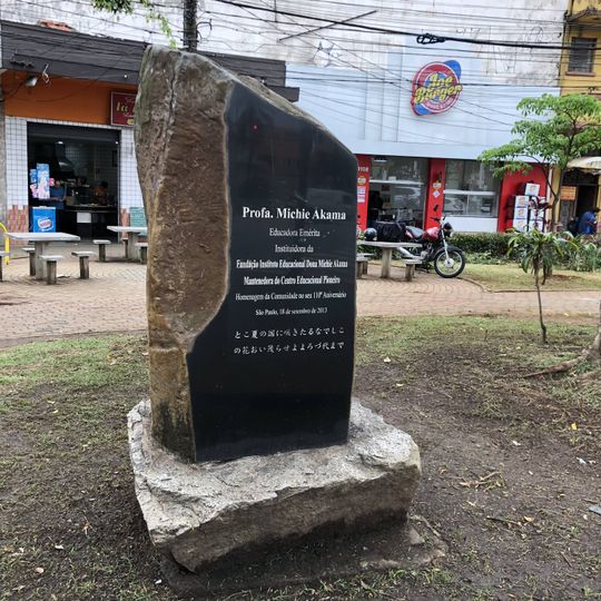Totem em Homenagem a Dona Michie Akama
