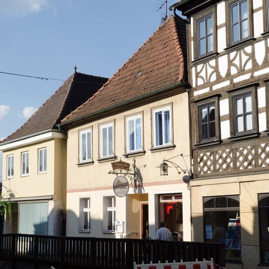 Wohn- und Geschäftshaus