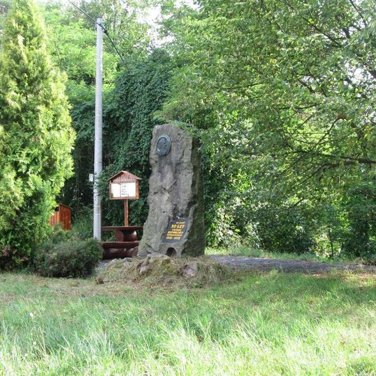 Památník ve Strašicích