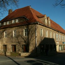 Gasthof und Sandstein-Torpfosten Grimmsche Hauptstraße 44