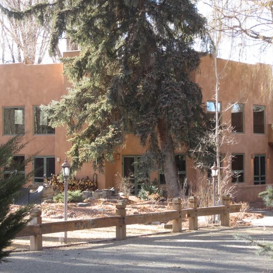 E. Martin Hennings House and Studio Historic District