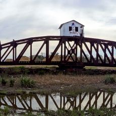 Puente ferroviario giratorio