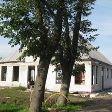 Stolphoeve, ten dele met houten wanden. Uitwendig aspect 19e-eeuws