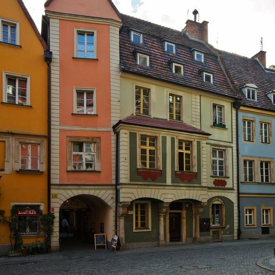 Przejście Garncarskie 8