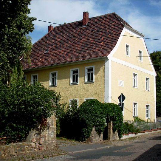 Pfarrhaus mit Anbau und Pfarrgarten Karl-Marx-Straße 2