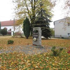 Pomník padlým v Čermné v parčíku