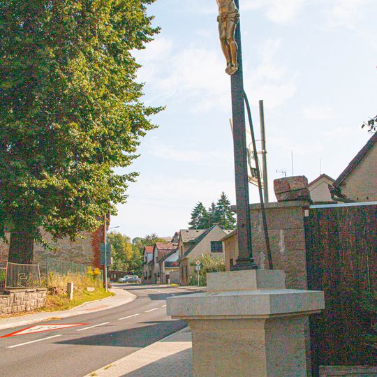 Kříž na křižovatce ulic Řehákova a Jiráskova v Červeném Kostelci