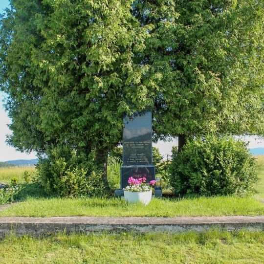 Pomník padlým ve Vysoké u kaple