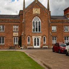 King Edward Vi Almshouses, Central Block And Chapel