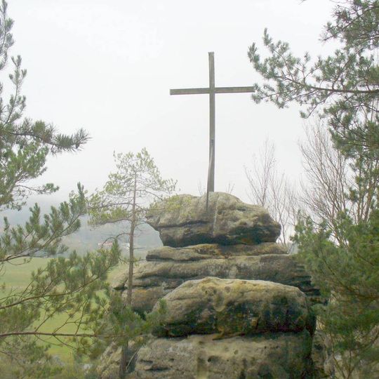Kříž na skále Šenovská jehla v Kamenickém Šenově