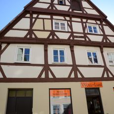 Wohn- und Geschäftshaus