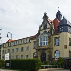 Stadtkrankenhaus Radeberg Dr. Paul Kirchner; Asklepios - ASB Klinik Radeberg; Villa (im Portal bezeichnet) ohne Anbau Pulsnitzer Straße 60