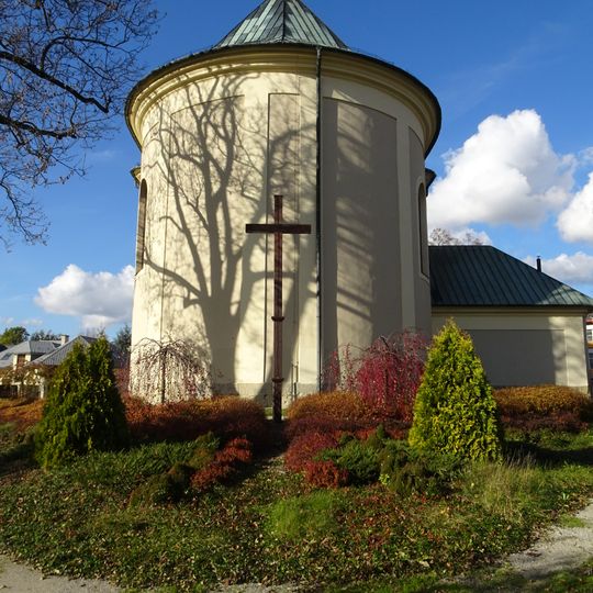 Kříž v Rožnově pod Radhoštěm za kostelem Všech Svatých