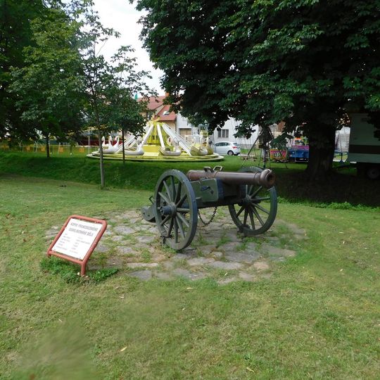 Replika francouzského děla z bitvy u Slavkova v Tvarožné