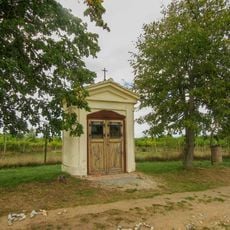 Kaplička svaté Anny u Valtic vedle polní cesty