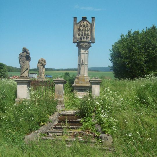 Sloup s reliéfem Čtrnácti svatých pomocníků a sochami světců a andílků