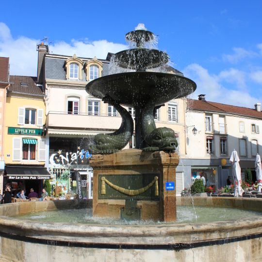 Fontaine des Dauphins