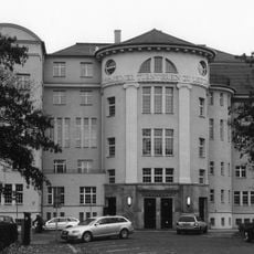 Sportgebäude Leplaystraße 11