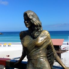 Flávia Alessandra statue