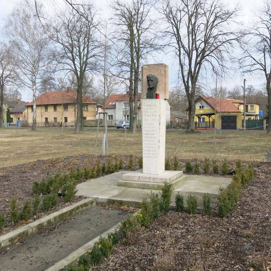 Pomník padlým v Malém Újezdu