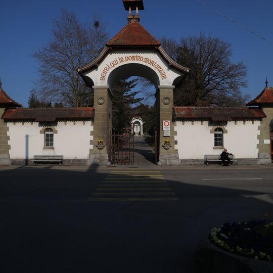 St-Leonard Cemetery with oratory