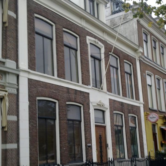 Herenhuis in ingetogen en gave eclectische stijl