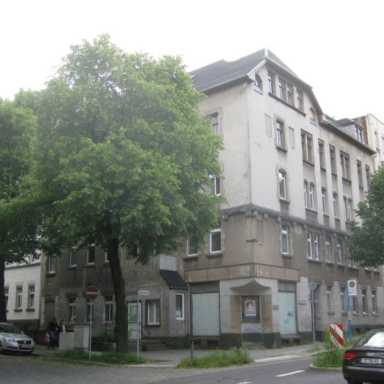 Mietshaus in geschlossener Bebauung in Ecklage, mit Vorgarten zur Humboldtstraße Zietenstraße 70