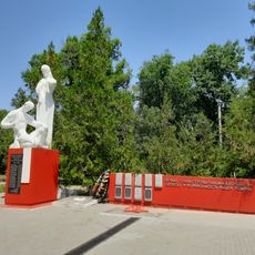 Monument la mormântul comun al ostașilor căzuți în 1944