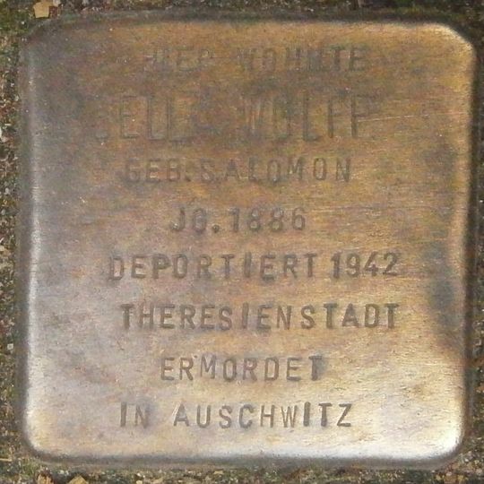 Stolperstein en memoria de Bella Wolff