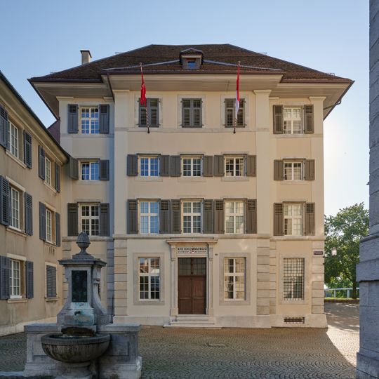 Kapitelhaus und ehemaliges St. Ursen-Schulhaus