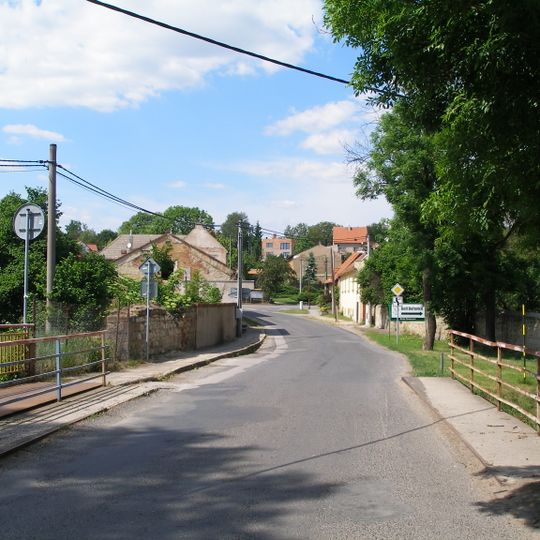 Most silnice III/23919 přes Bakovský potok v Beřovicích