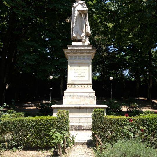 Statue of Piero della Francesca