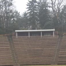 De Eder Kuil: speelveld en toneelgebouw