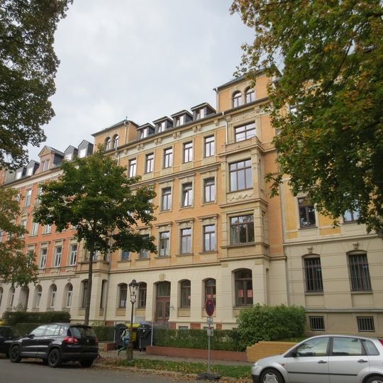 Mietshaus in geschlossener Bebauung mit Vorgarten Agricolastraße 12