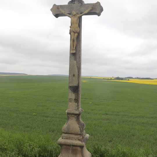 Kříž jižně od Menhartic