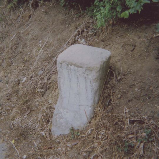 Milestone, Beacon Hill, 20m from summit