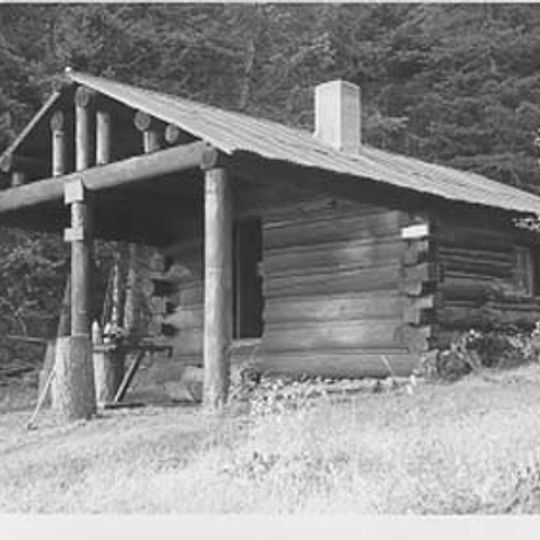 Upper Logging Lake Snowshoe Cabin