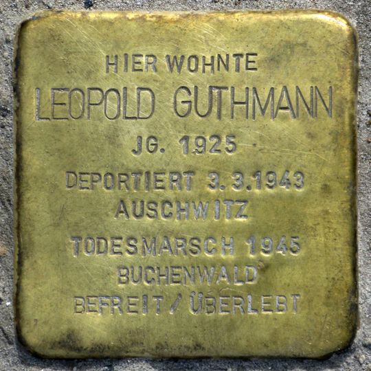 Stolperstein en memoria de Leopold Guthmann