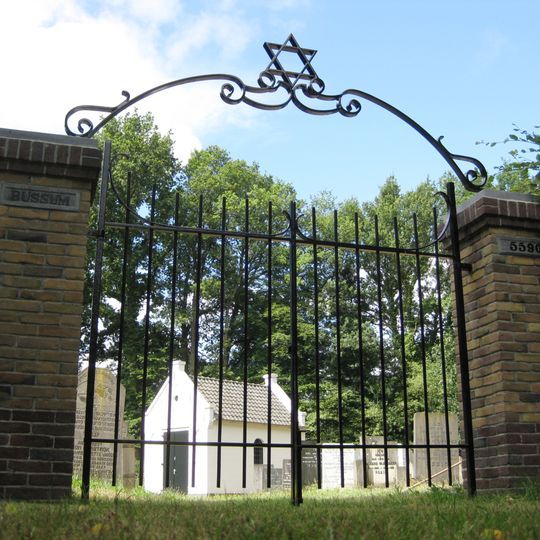 Joodse begraafplaats: Begraafplaatshek