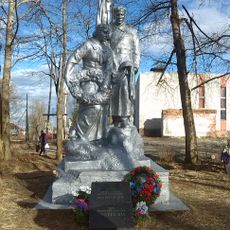 Братская могила сельских активистов Евсеева В.И. и Маркова В.В., погибших от рук белогвардейцев 1918-1919 гг, и Тихоновой М.В. воина-минёра, погибшей в 1944 году (Ругозеро)