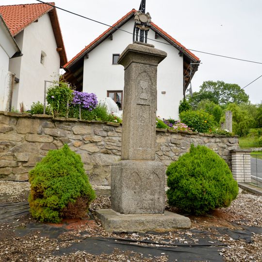 Cross by chapel in Kroměždice