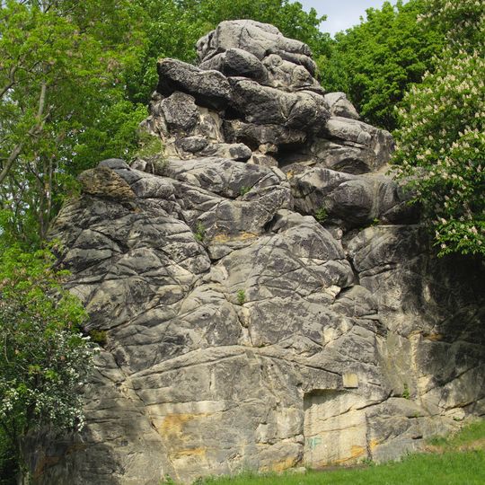Ruinen auf dem Petersberg einschließlich Klusfelsen