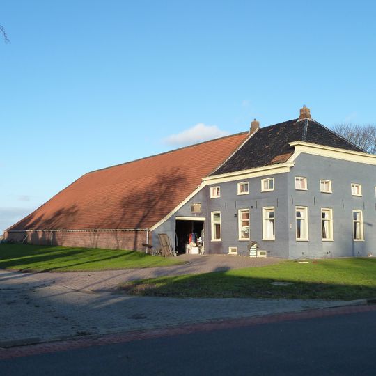 Oldambster boerderij met ingang aan de zijgevel