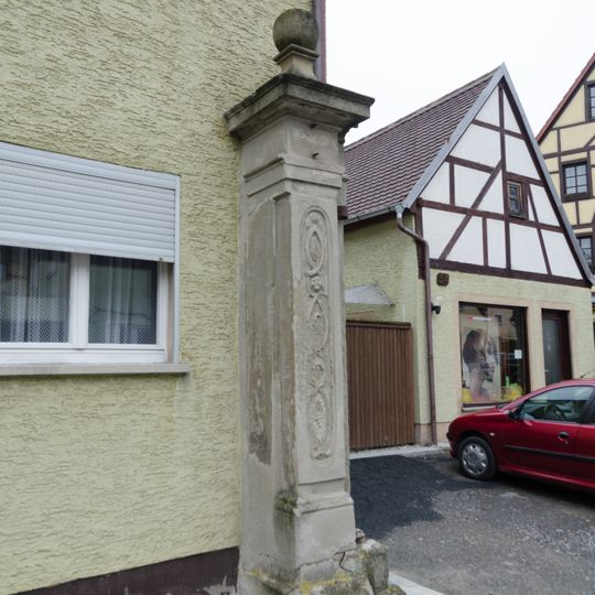 Geohrtes Eingangsportal