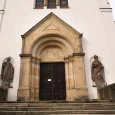 Sochy svatých Petra a Pavla u kostela svatých Petra a Pavla v Semilech