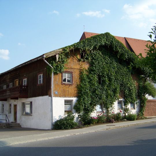Wohnstallhaus mit Nebengebäude